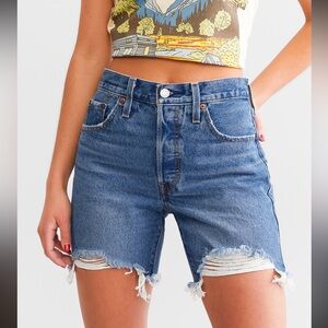 NWOT Levi's Distressed Mid-Thigh Denim Shorts in Blue